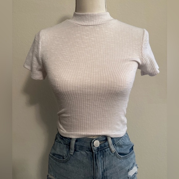 Tops - White Light Material Ribbed High Neck Short Sleeve Tee Size Small
